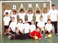   Auf dem Foto sind zu sehen: Trainer: Heiko Kaddik und Björn Bachmann, 1. Reihe von links nach rechts: Max Sohns, Moritz Freudenberg, Lennart Pries, Jonas Tetau, Valentin Rupprecht, Jago Schoonbergen, 2 Reihe von links nach rechts: Manuel Stelter, Finn Rötschke, Lukas Meyer, Jonas Meyer, Max Offt, Jan Kruse, Torwart liegend: Tobias Lüdde. 